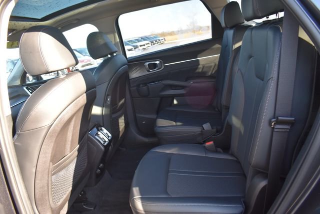 Certified 2023 Kia Sorento SX image 21