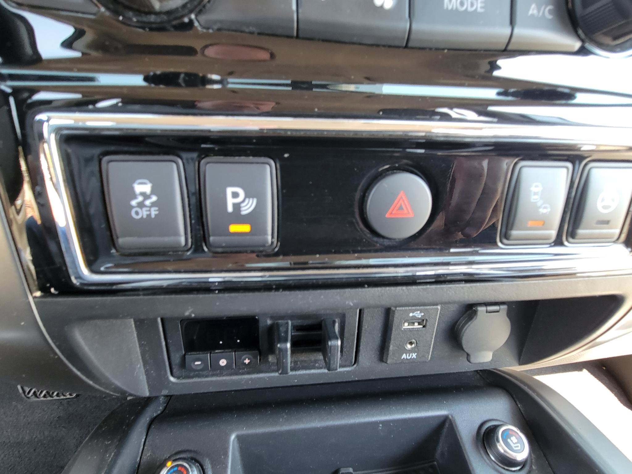 Used 2017 Nissan Titan Platinum Reserve RWD image 37