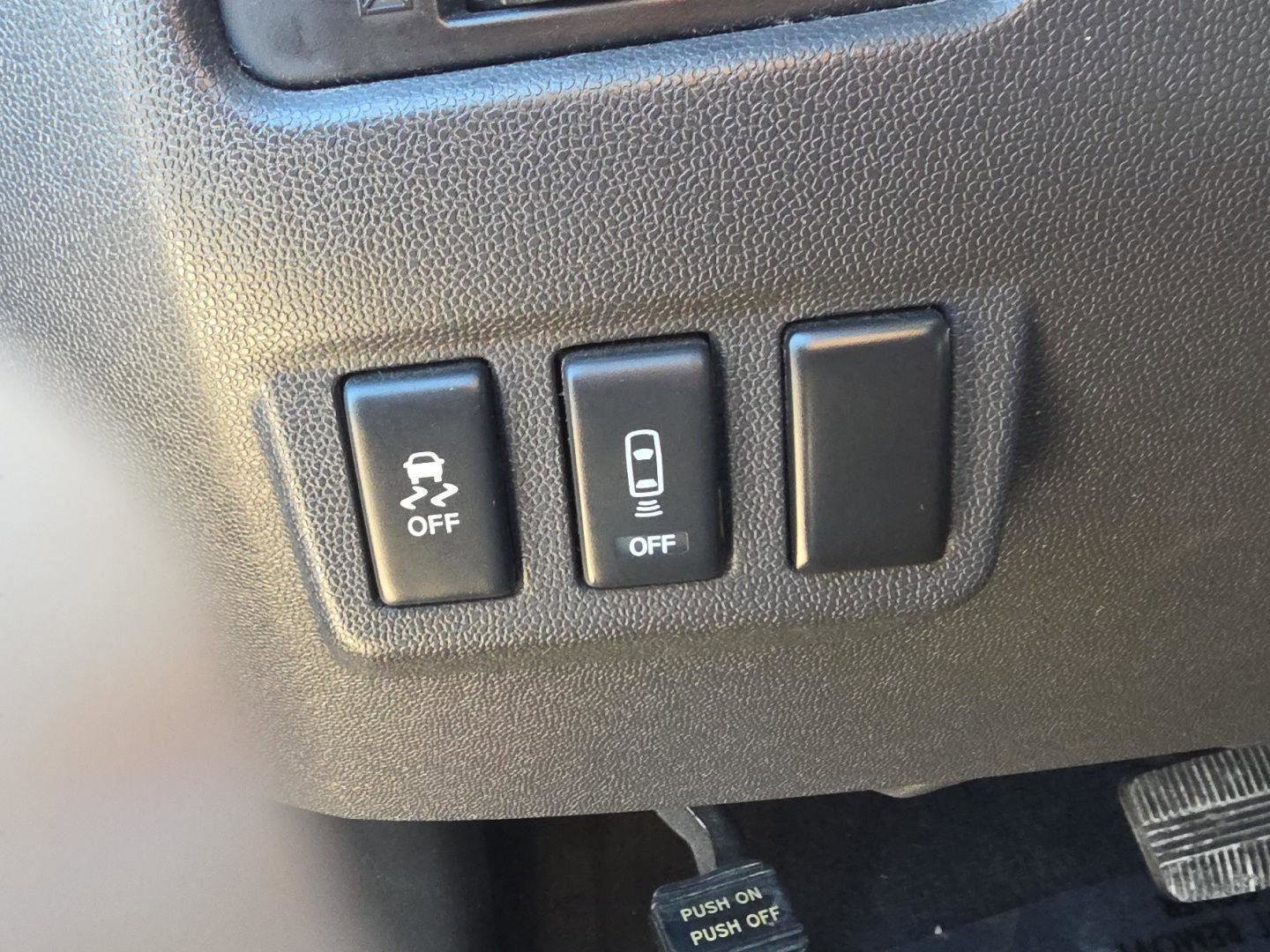 Used 2015 Nissan Titan SV w/ SV Value Truck Package image 18