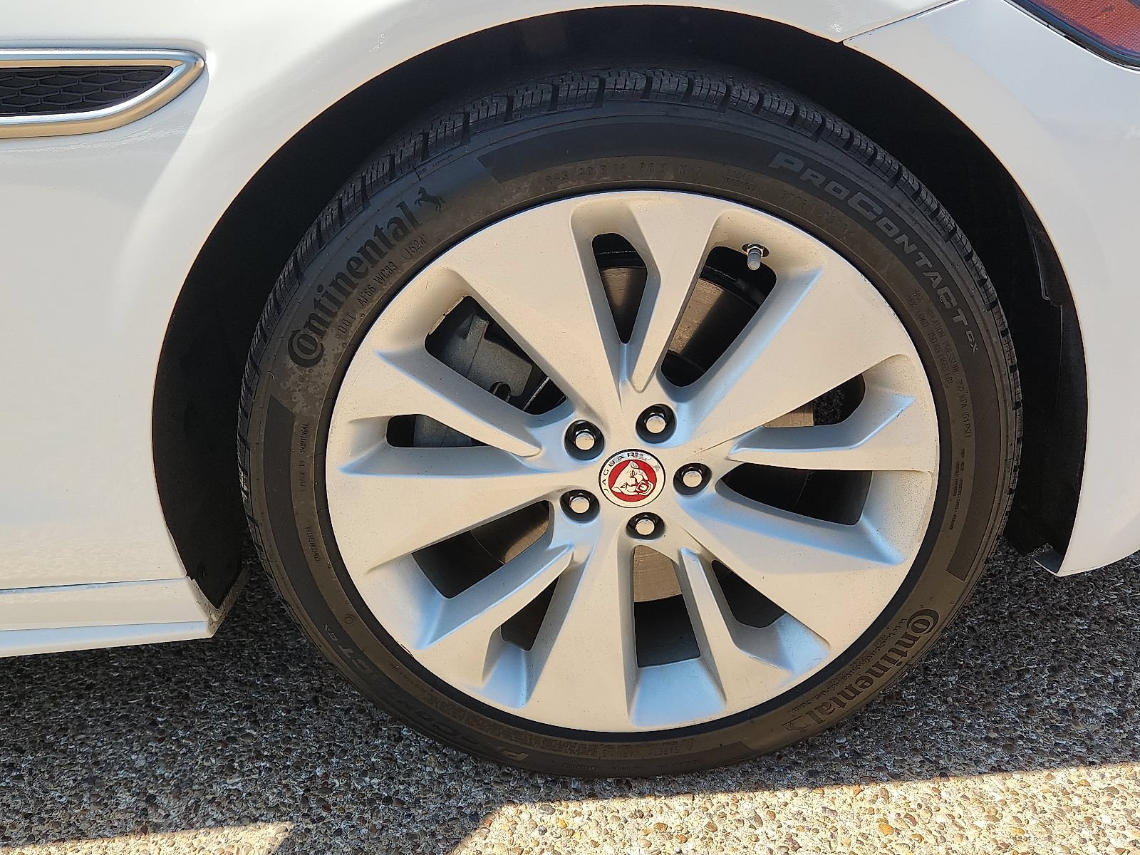 Used 2022 Jaguar XF R-Dynamic SE AWD/4WD image 8