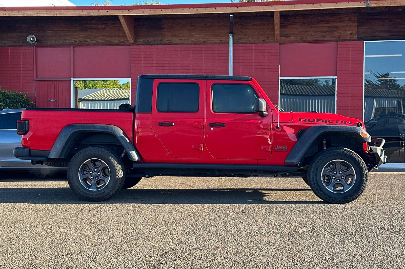 Used 2020 Jeep Gladiator Rubicon image 3