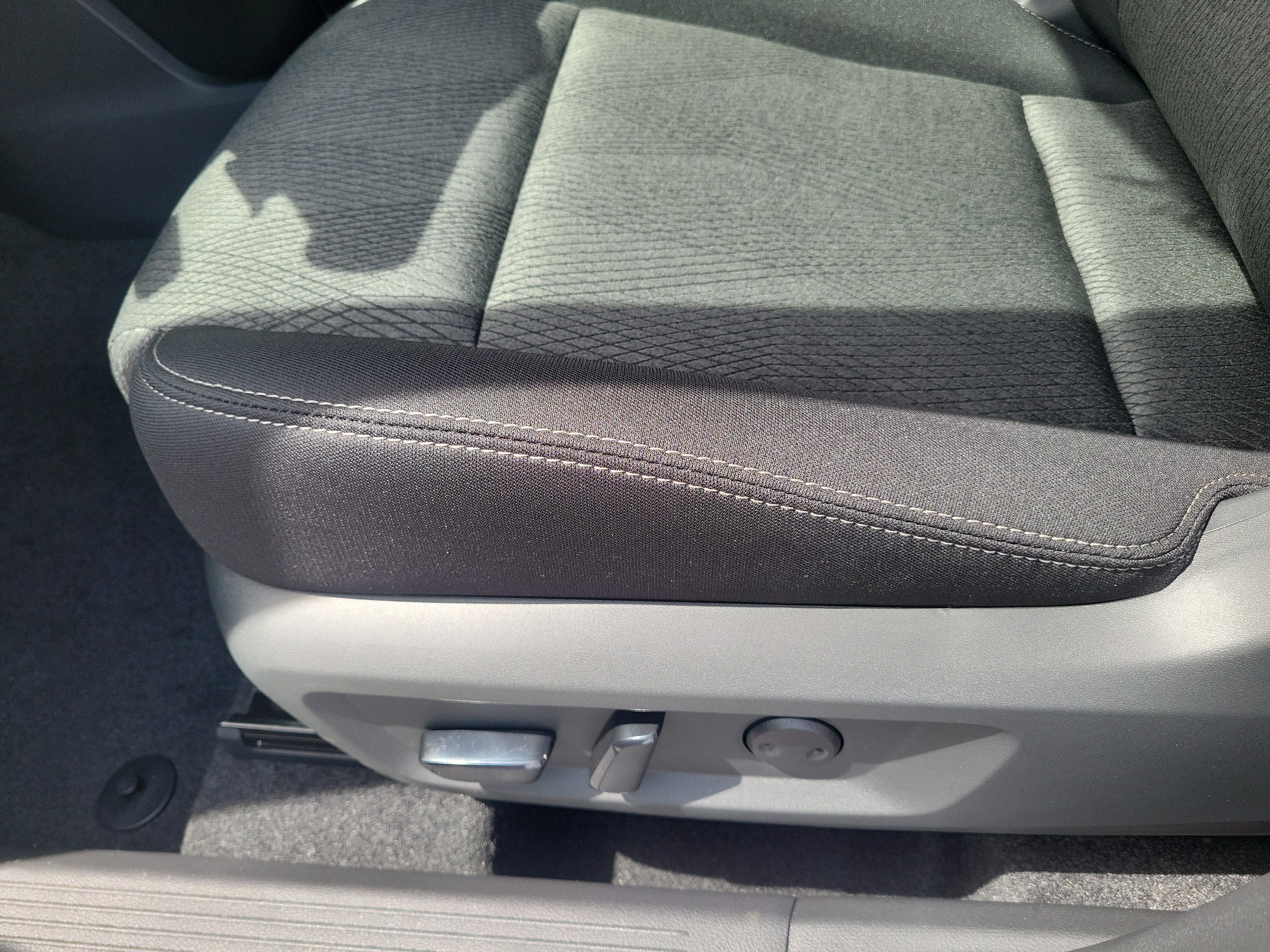 New 2027 Nissan Rogue SV FWD image 19
