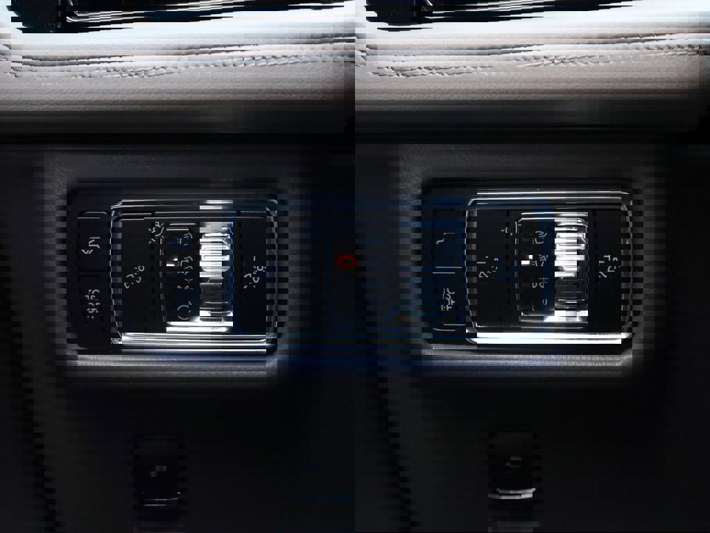 Used 2023 Lincoln Nautilus Reserve w/ Equipment Group 201A image 33