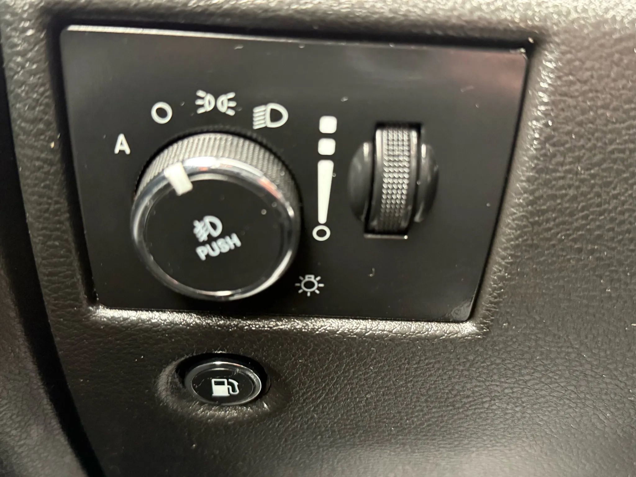 Used 2021 Jeep Grand Cherokee Laredo X image 48