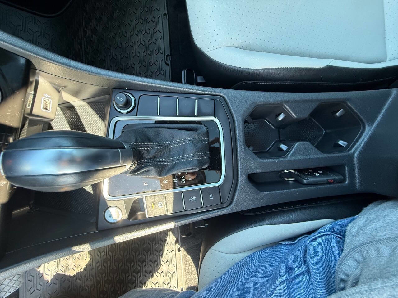 Used 2019 Volkswagen Jetta R-Line FWD image 23