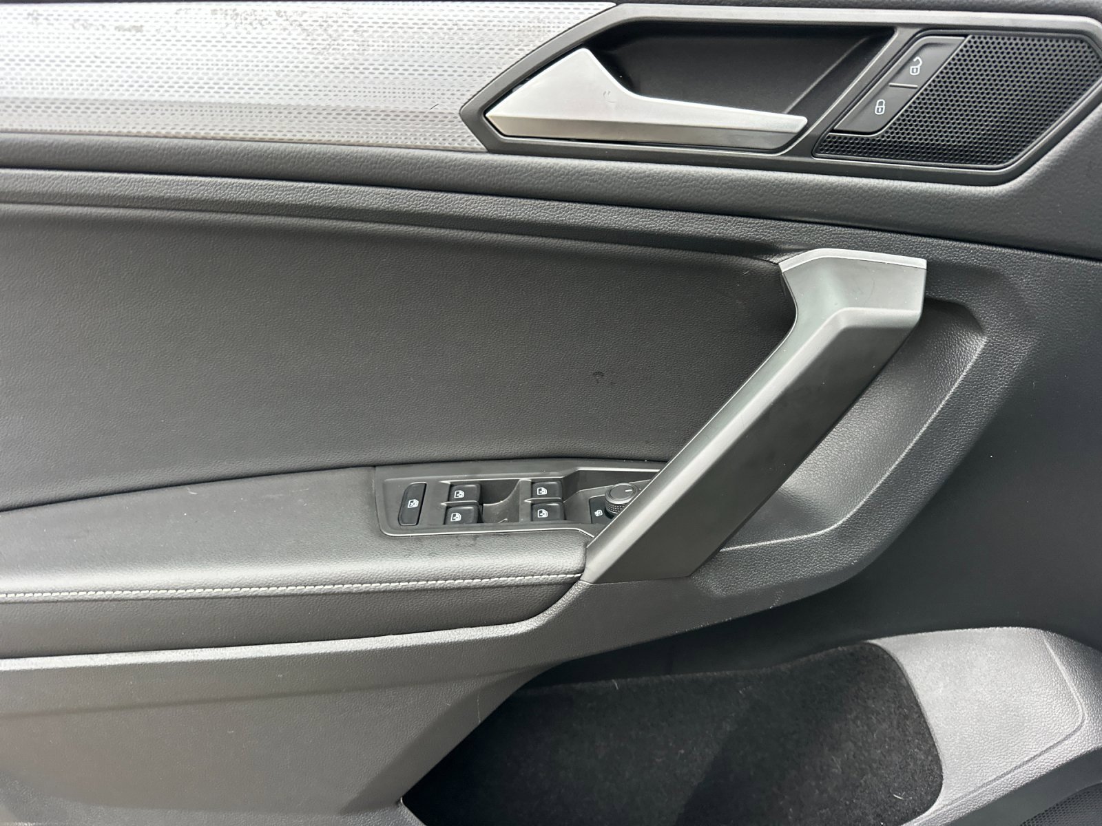 Used 2024 Volkswagen Tiguan S image 11