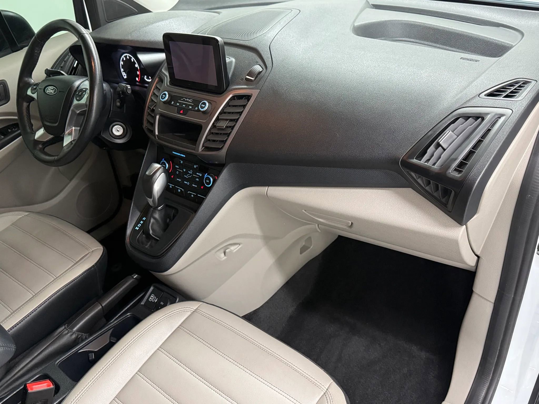 Used 2023 Ford Transit Connect XLT image 10