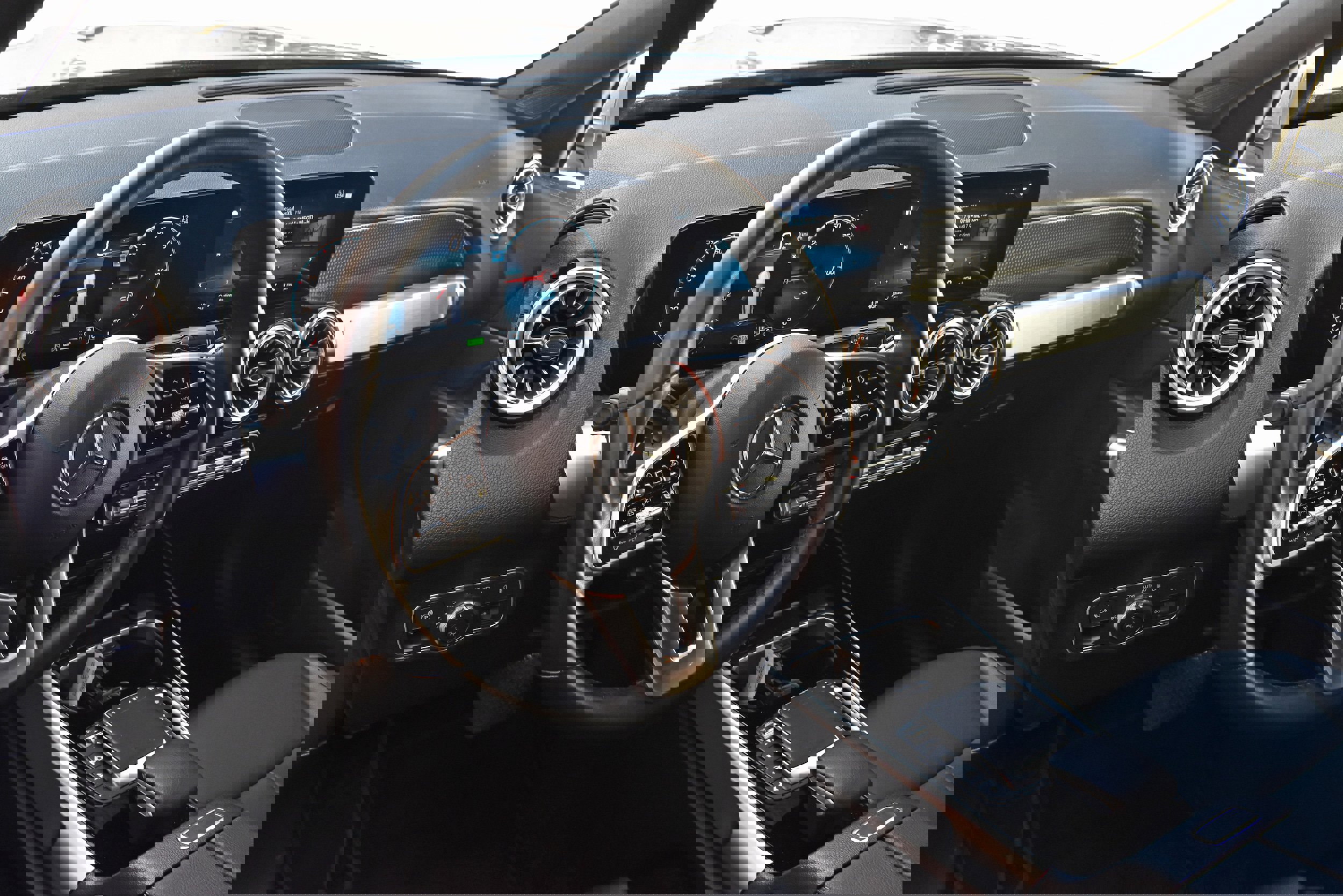 Used 2022 Mercedes-Benz EQB 350 4MATIC image 18