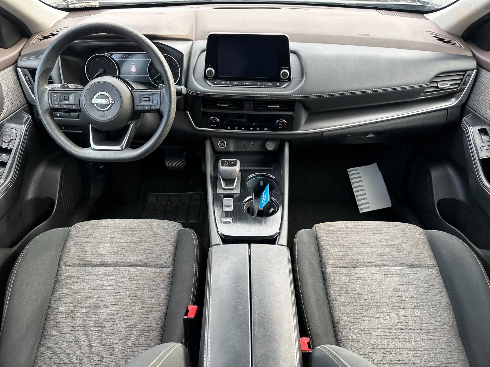 Used 2023 Nissan Rogue SV image 12