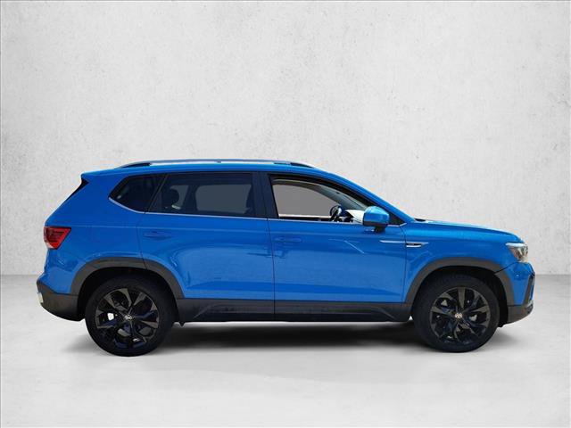 Used 2023 Volkswagen Taos SE w/ Black Wheel Package FWD image 4