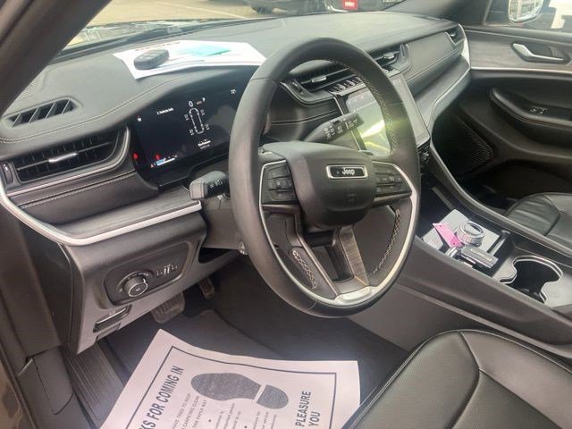 Certified 2024 Jeep Grand Cherokee L Limited w/ Luxury Tech Group II image 14