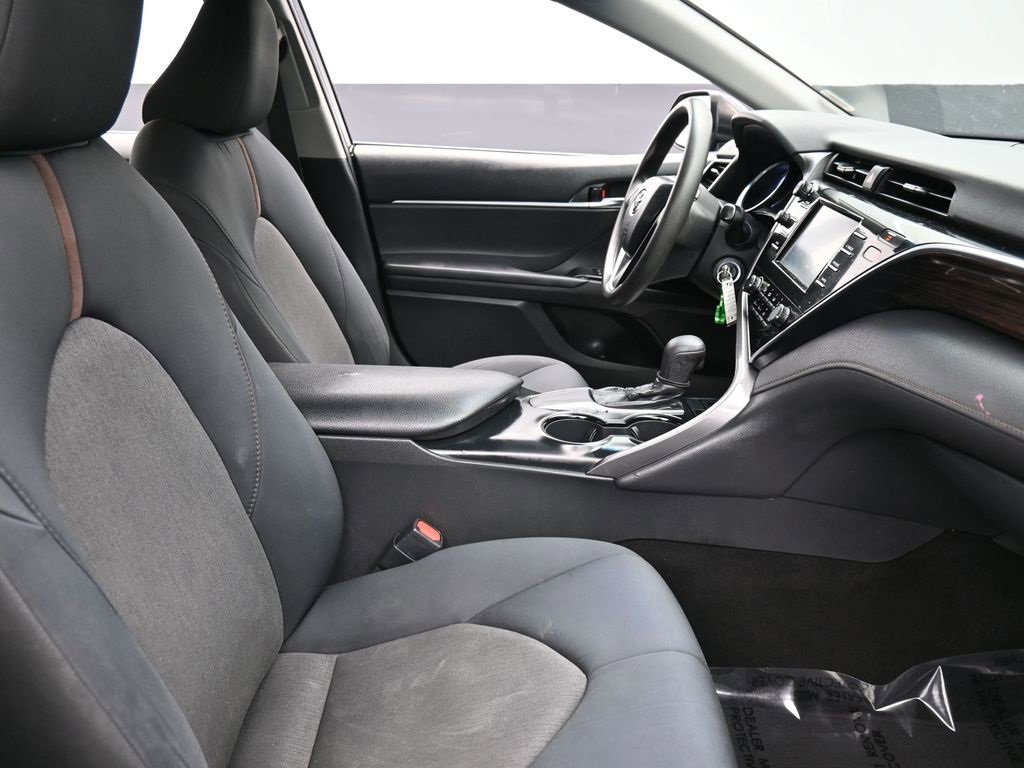 Used 2018 Toyota Camry LE image 18