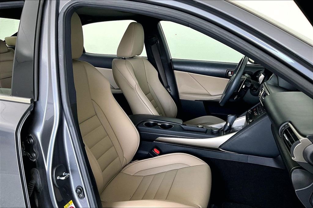 Used 2019 Lexus IS 300 F Sport w/ F Sport Package image 10
