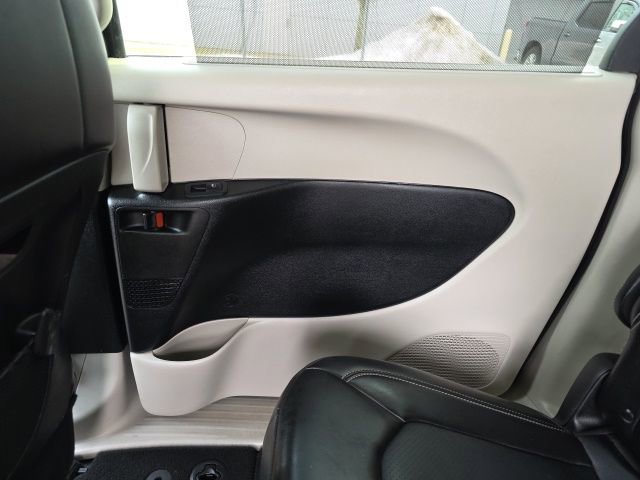 Used 2024 Chrysler Pacifica Touring-L image 13