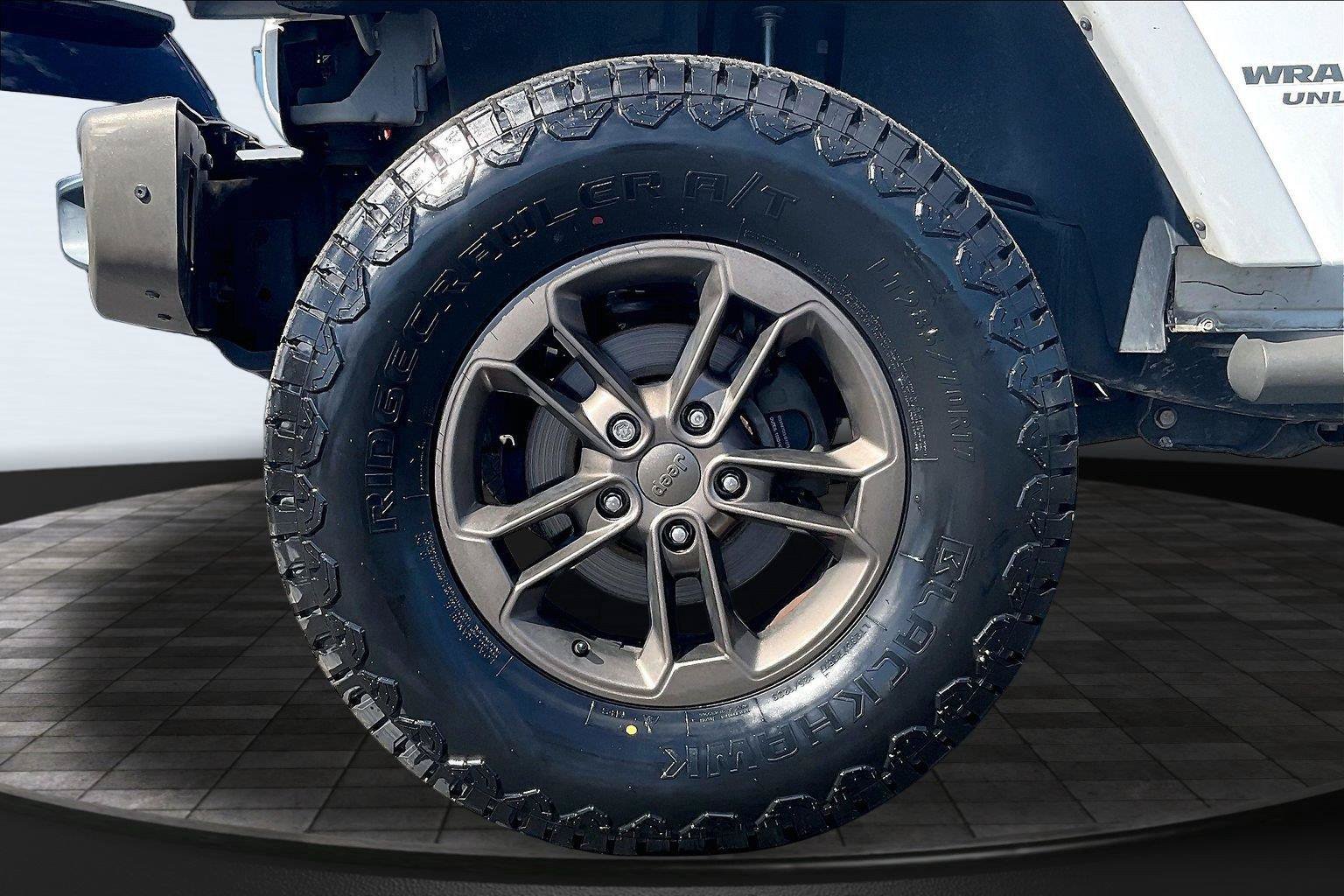 Used 2016 Jeep Wrangler Unlimited Sahara AWD/4WD image 10