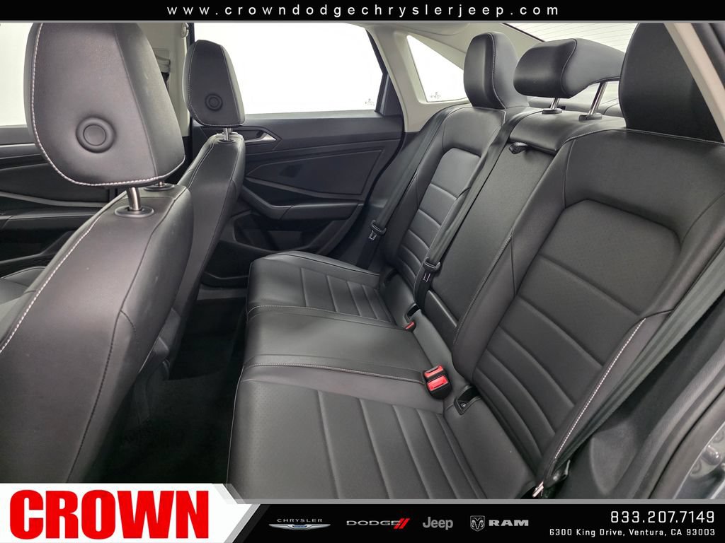 Used 2024 Volkswagen Jetta SE FWD image 16