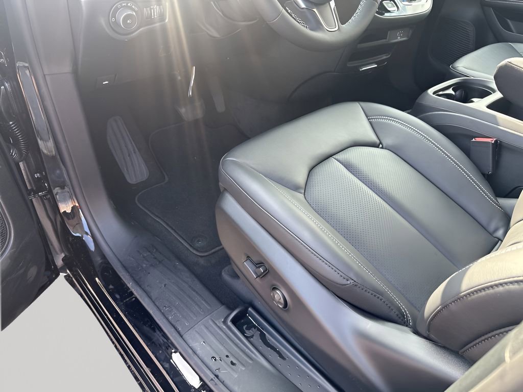 New 2026 Chrysler Pacifica Select FWD image 26