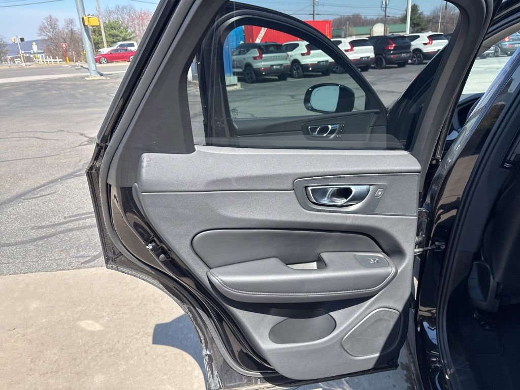 Certified 2025 Volvo XC60 B5 Plus image 24