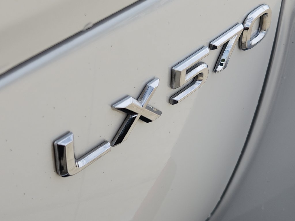 Used 2020 Lexus LX 570 4WD w/ 3rd Row & Luxury Pkg image 12