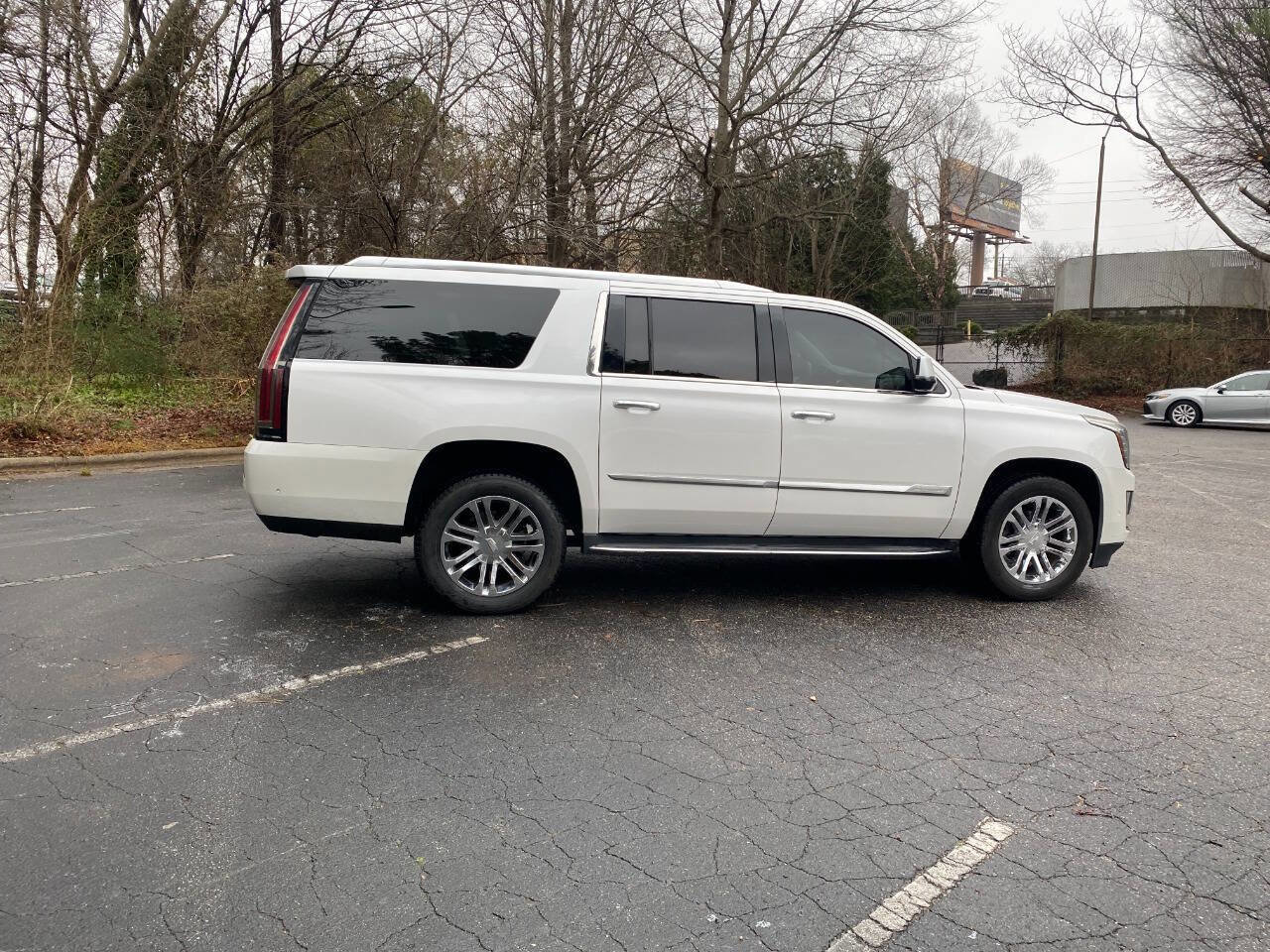 Used 2017 Cadillac Escalade ESV 2WD image 5