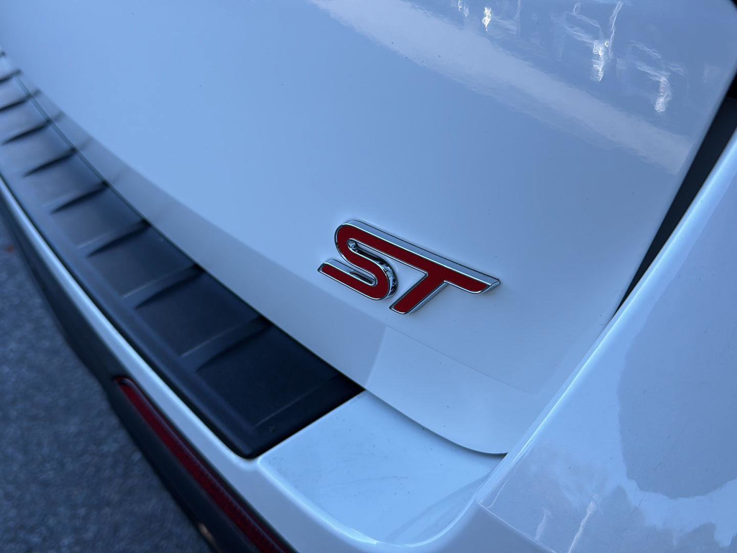 Certified 2025 Ford Explorer ST w/ Sun And Sound Package image 32