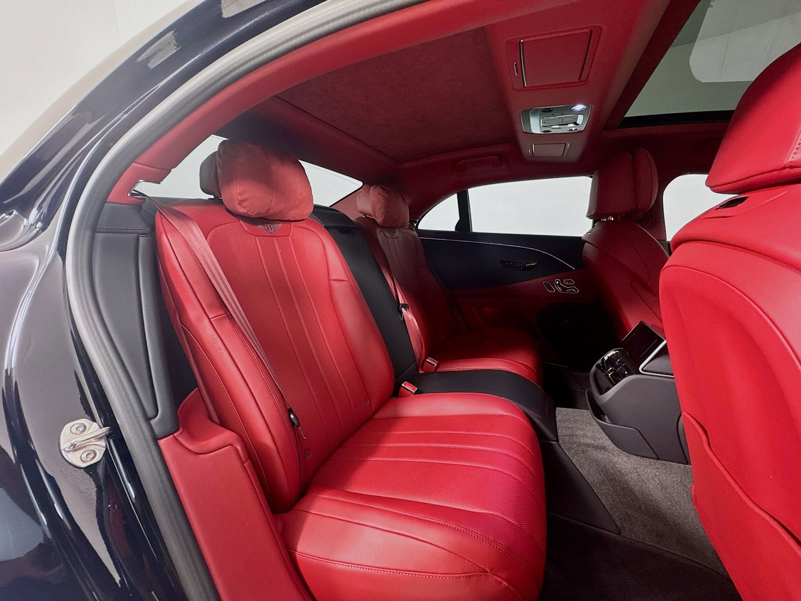 Certified 2025 Bentley Flying Spur Plug-In Hybrid image 26