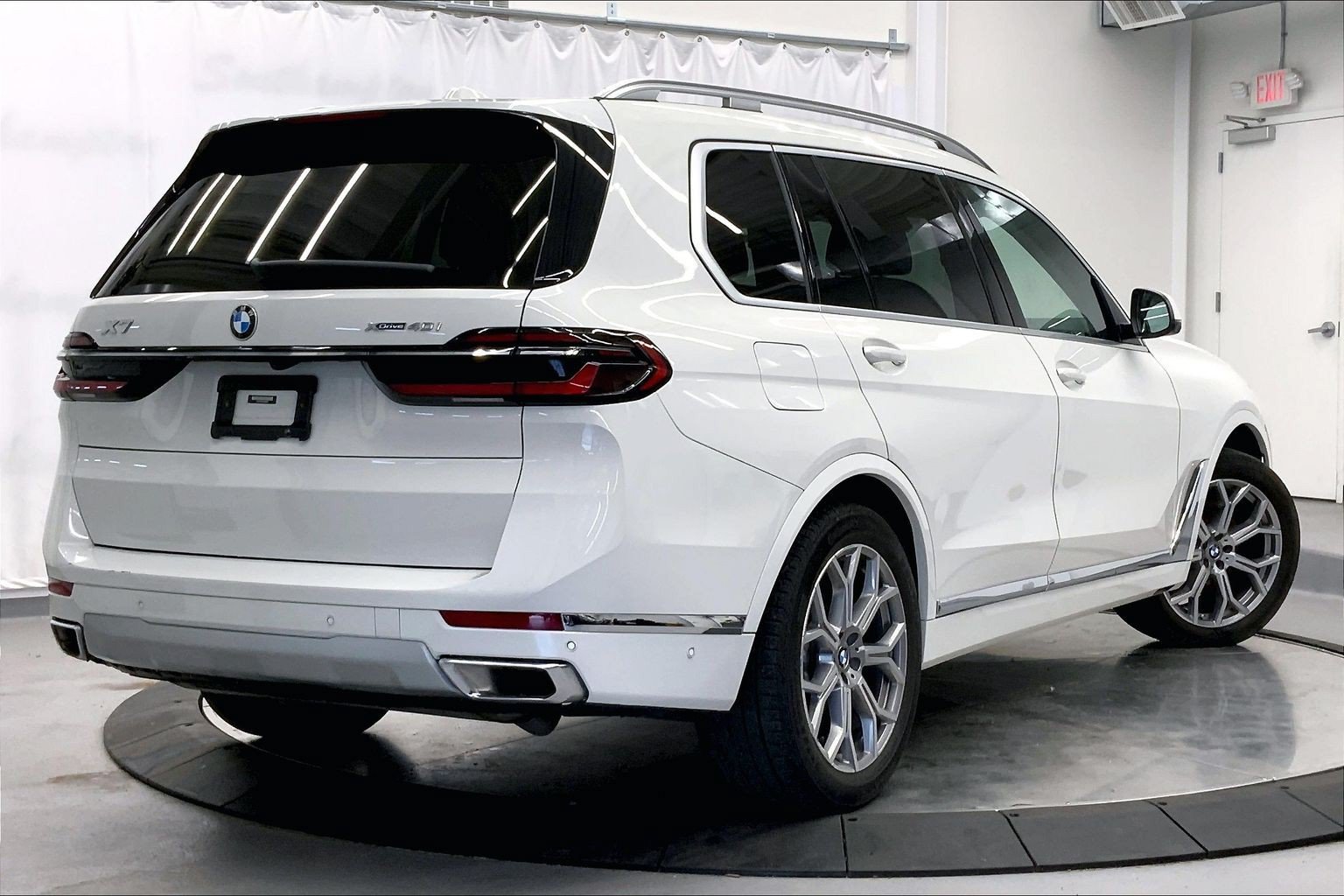 Used 2024 BMW X7 xDrive40i w/ Executive Package AWD/4WD image 6