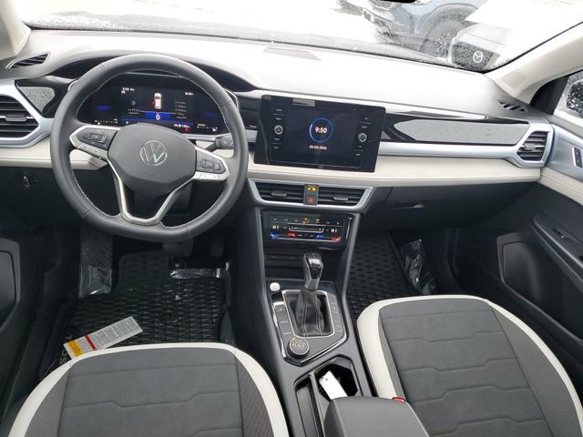 Used 2025 Volkswagen Taos SE image 10