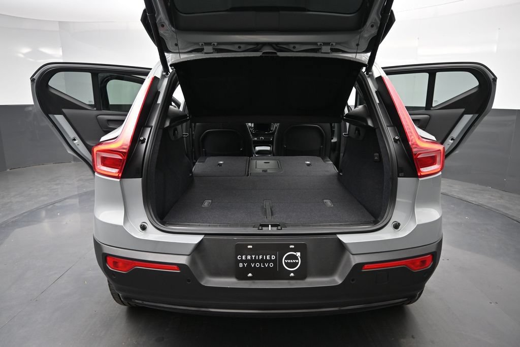 Used 2026 Volvo XC40 B5 Plus AWD/4WD image 17