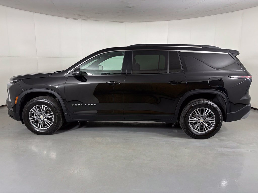 Used 2026 Chevrolet Traverse LT FWD image 5