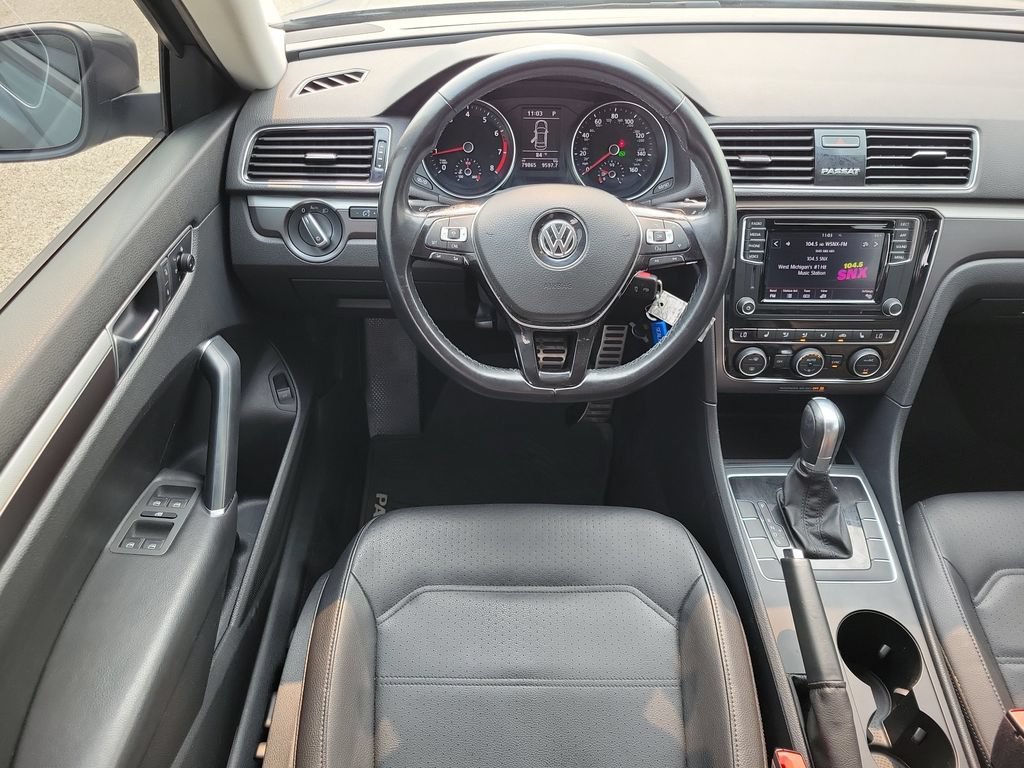 Used 2018 Volkswagen Passat 2.0T FWD image 12