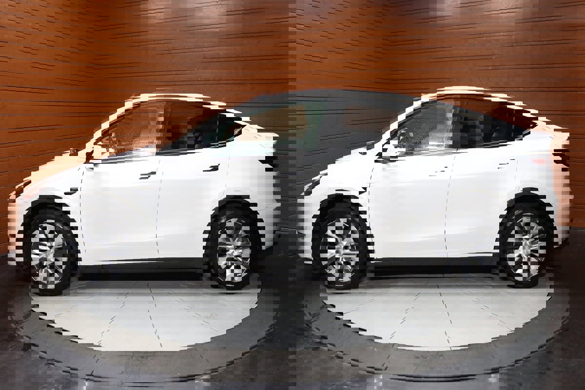 Used 2022 Tesla Model Y Long Range image 55