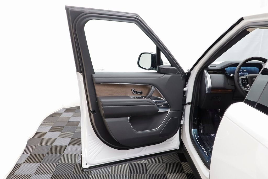 New 2025 Land Rover Range Rover SE AWD/4WD image 6