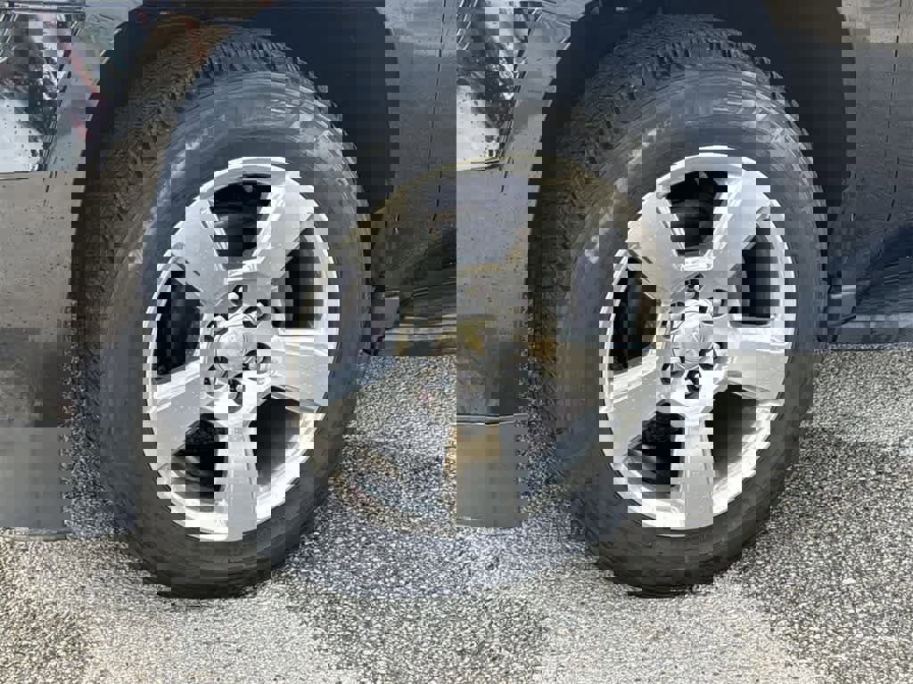 Used 2018 Chevrolet Suburban LT image 9