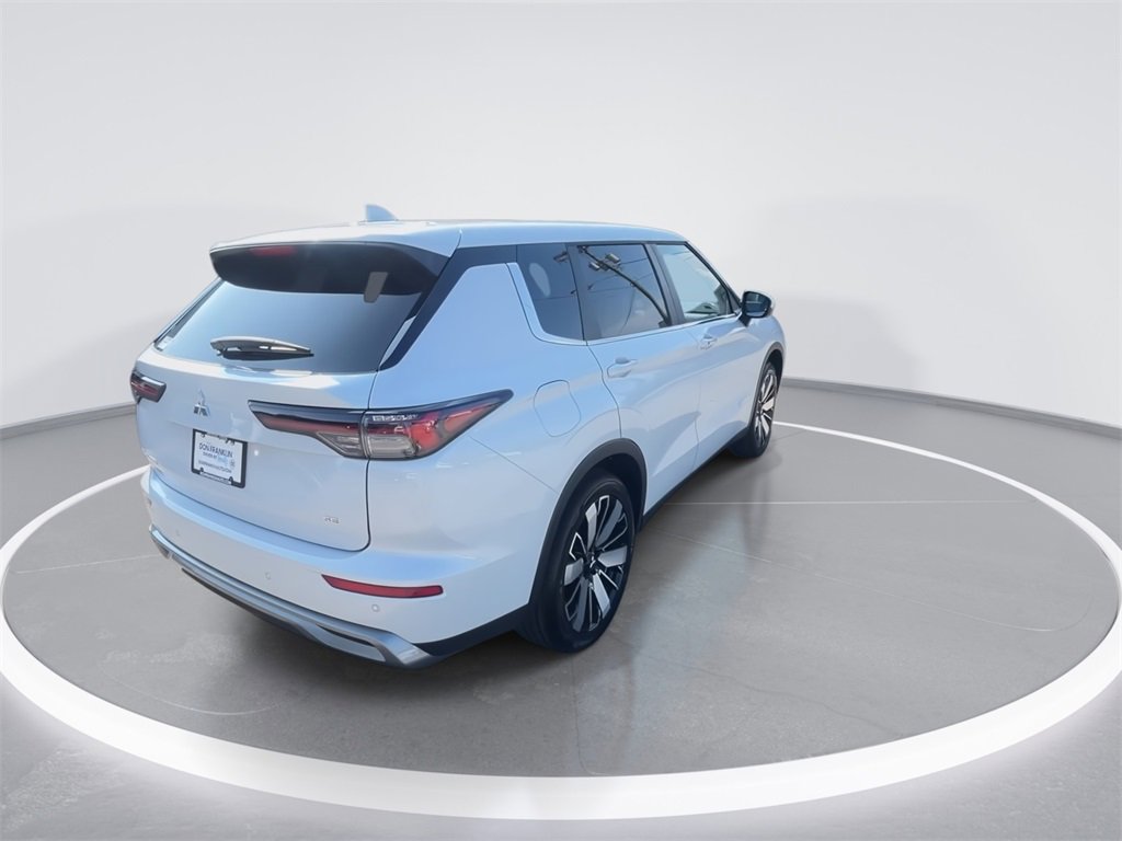 New 2025 Mitsubishi Outlander SE image 8