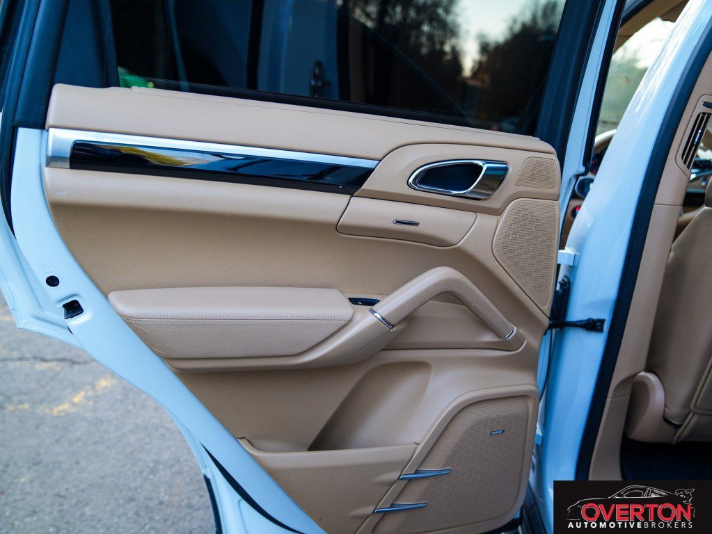 Used 2015 Porsche Cayenne S image 29