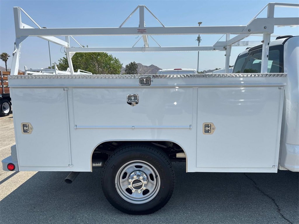 New 2025 Ford F350 XL w/ XL Chrome Package image 18