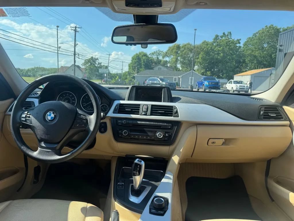 Used 2013 BMW 328i xDrive Sedan AWD/4WD image 9