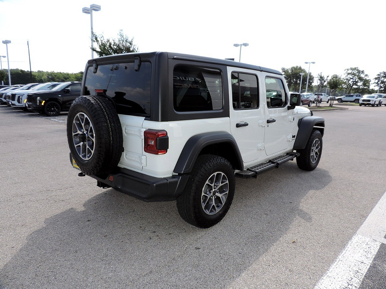 Used 2025 Jeep Wrangler Unlimited Sport AWD/4WD image 5