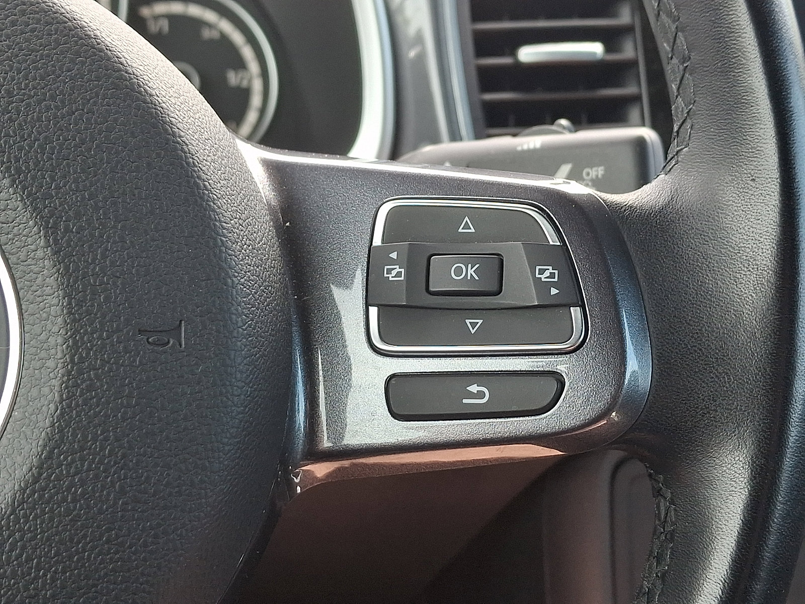 Used 2014 Volkswagen Beetle TDI FWD image 21
