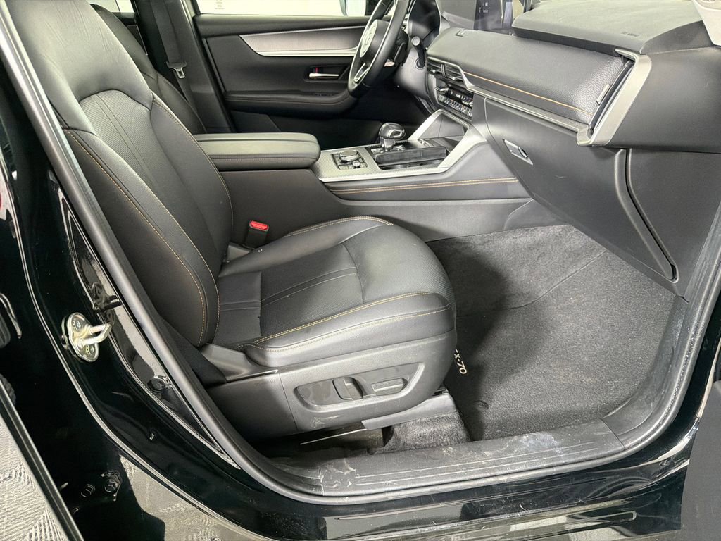 Used 2025 MAZDA CX-70 3.3 Turbo w/ Preferred Package image 14