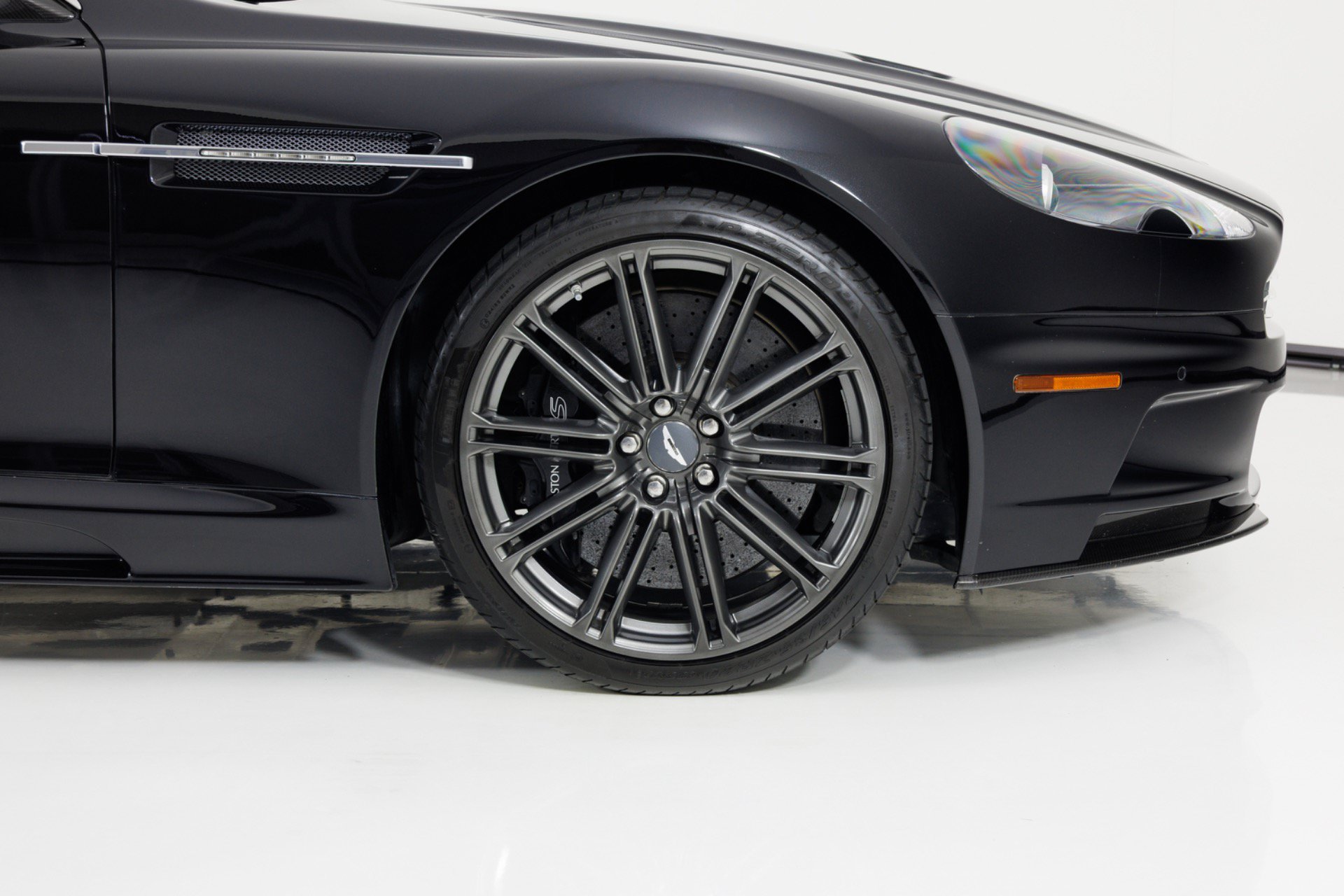 Used 2009 Aston Martin DBS Coupe RWD image 12