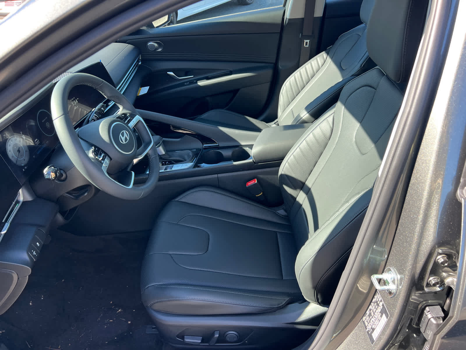 New 2026 Hyundai Elantra Limited FWD image 9
