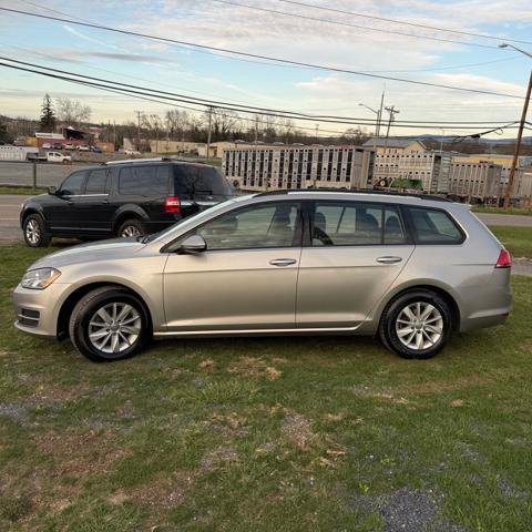 Used 2016 Volkswagen Golf Limited Edition FWD image 4