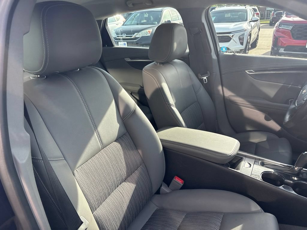 Used 2018 Chevrolet Impala LT FWD image 25