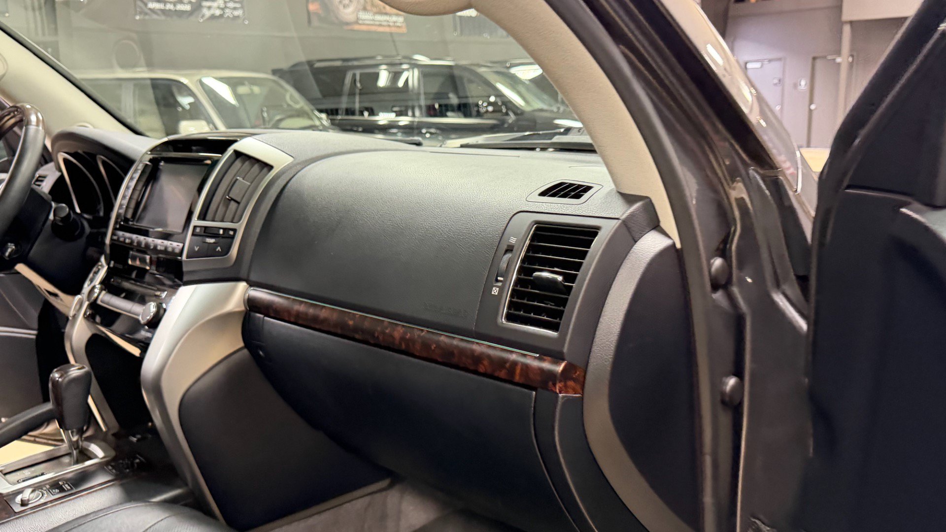 Used 2014 Toyota Land Cruiser AWD/4WD image 26