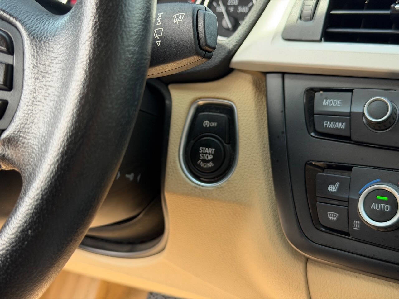 Used 2014 BMW 320i Sedan RWD image 32