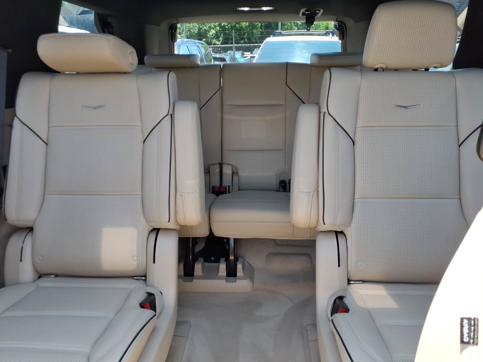 Used 2021 Cadillac Escalade Premium Luxury AWD/4WD image 35