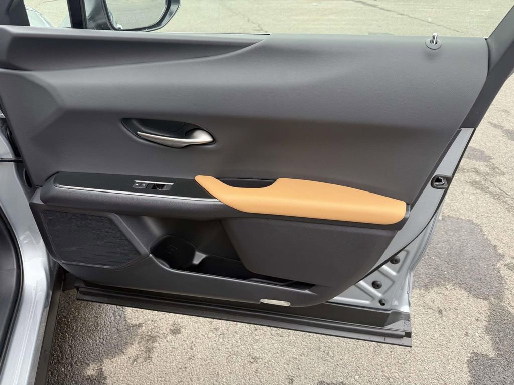 Used 2026 Lexus UX 300h AWD w/ Accessory Package (Z2) image 16