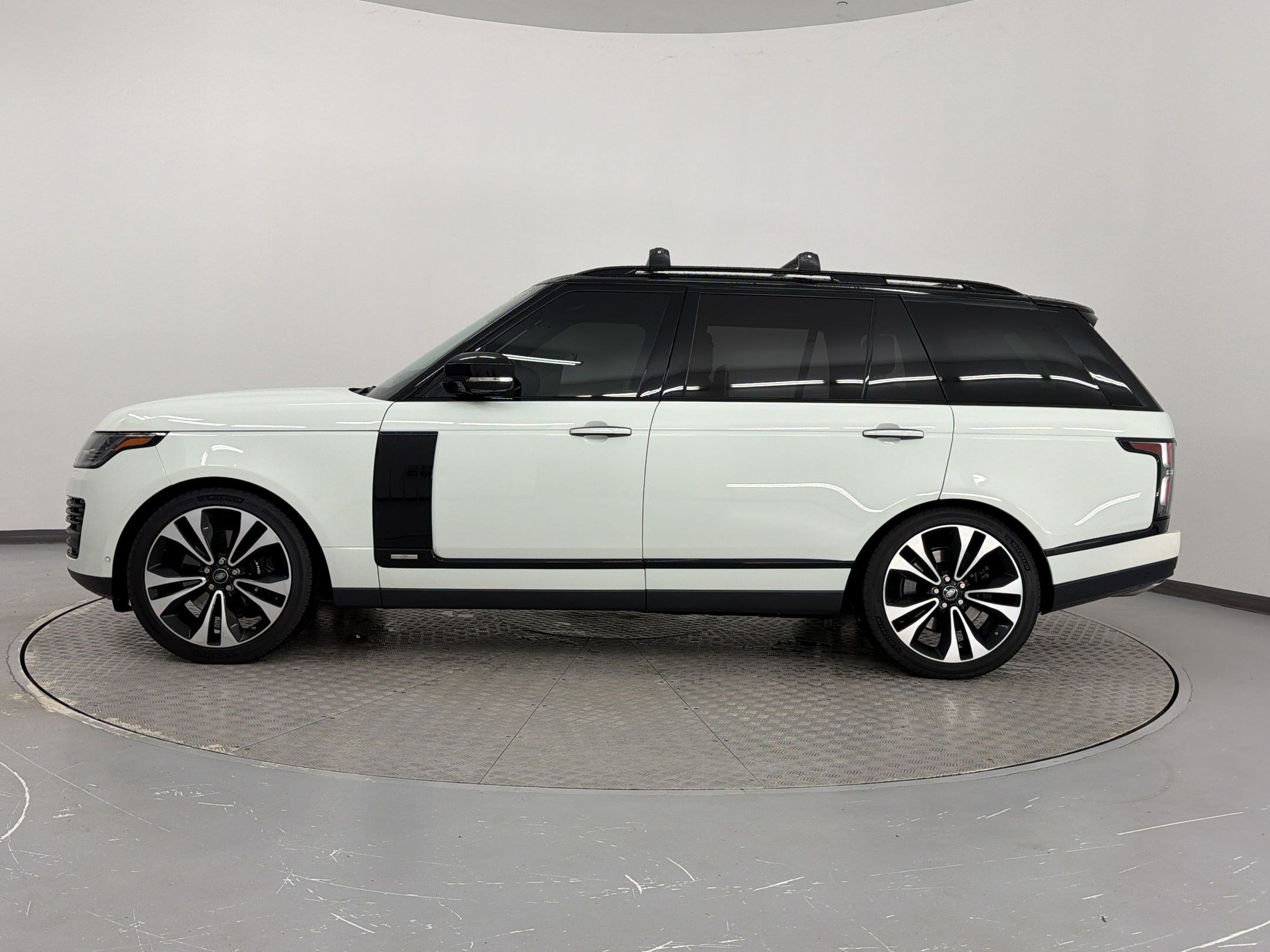 Used 2021 Land Rover Range Rover Autobiography Fifty Edition AWD/4WD image 2